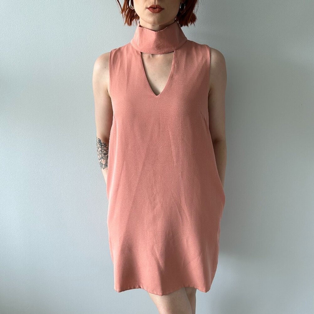 Essue Pink Sleeveless Dress with High Neck Collar and Triangle Neck Cutout